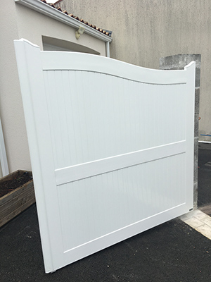 Pose d'un portail Cadiou en avril 2020 par les Menuiseries d'Aunis de La Rochelle