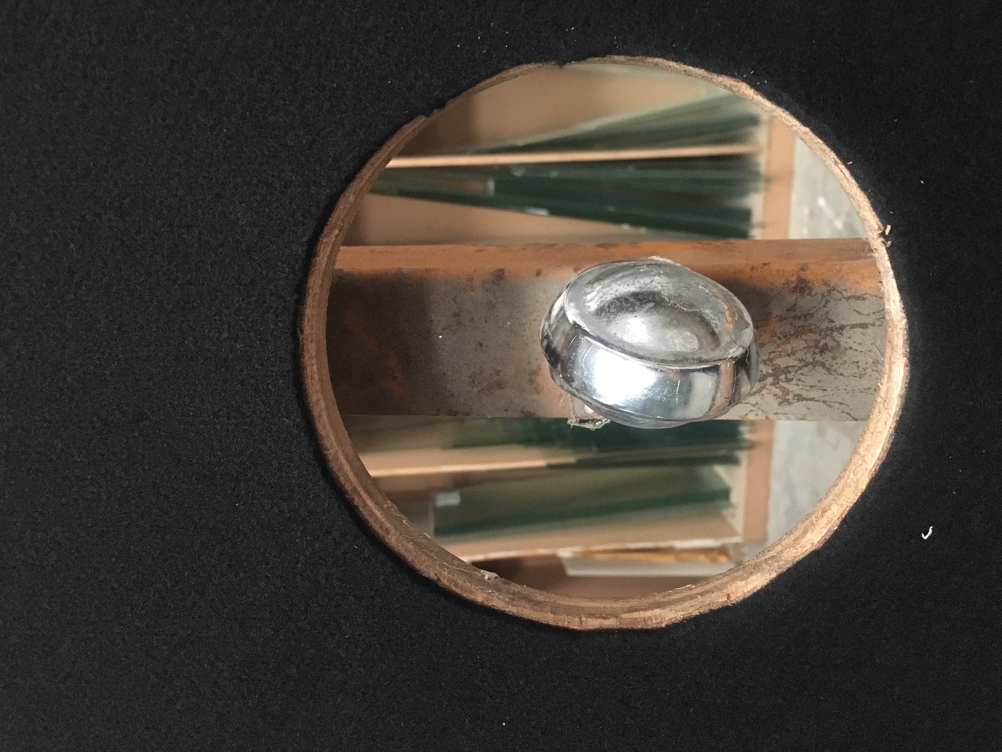 Découpe de verre sur mesure la Rochelle Table de découpe de la Miroiterie et Menuiserie d'Aunis de La Rochelle