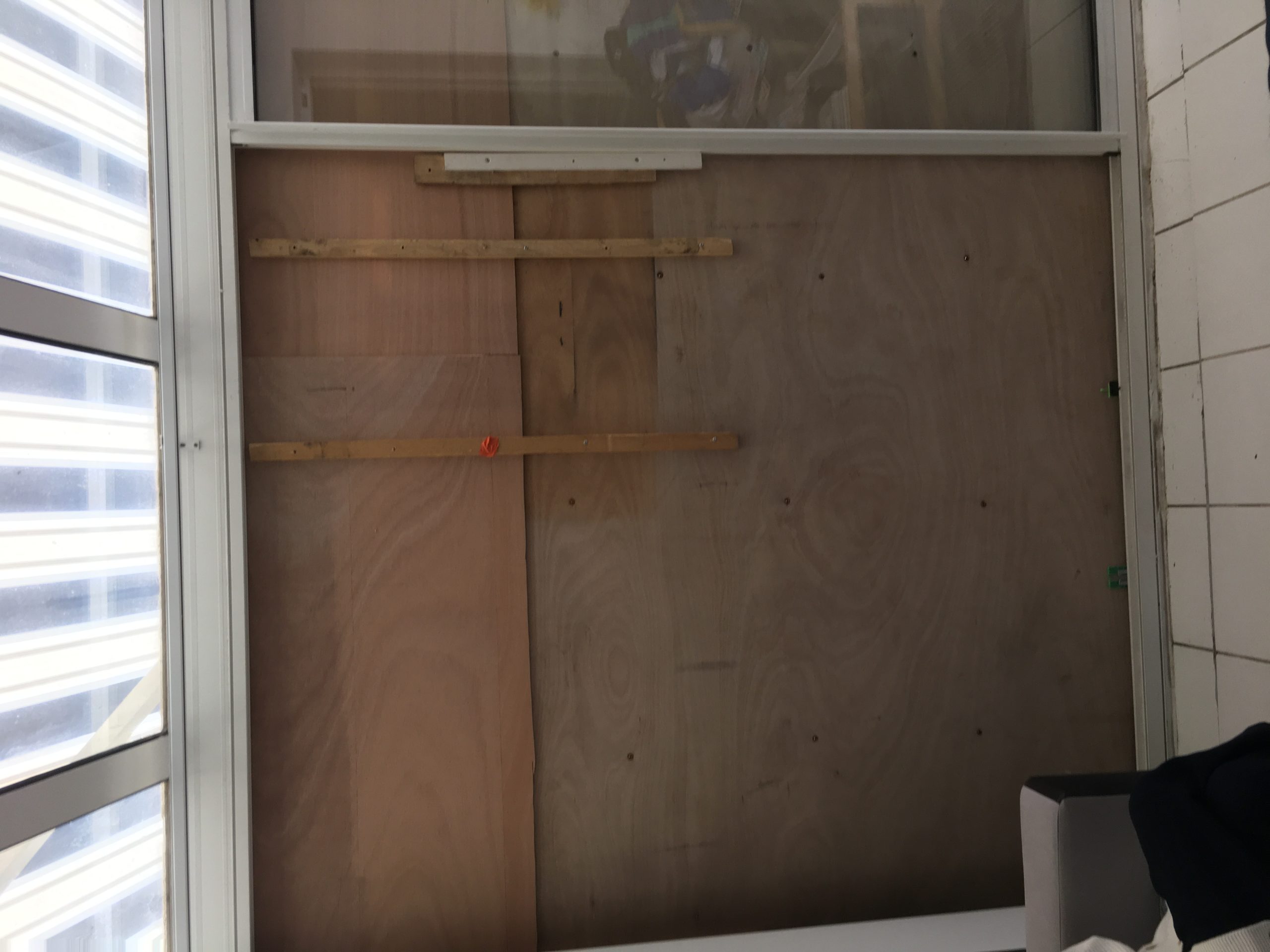 Fermeture temporaire d'un baie vitrée à La Rochelle