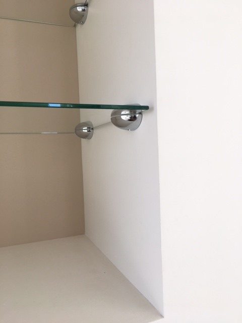 Conception d'une Etagère en verre sur Mesure encastrée dans une niche à la Rochelle