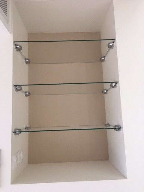 Plateaux et tablettes en verre trempé de 6mm pour une étagères en verre sur Mesure fabriquée à la Rochelle