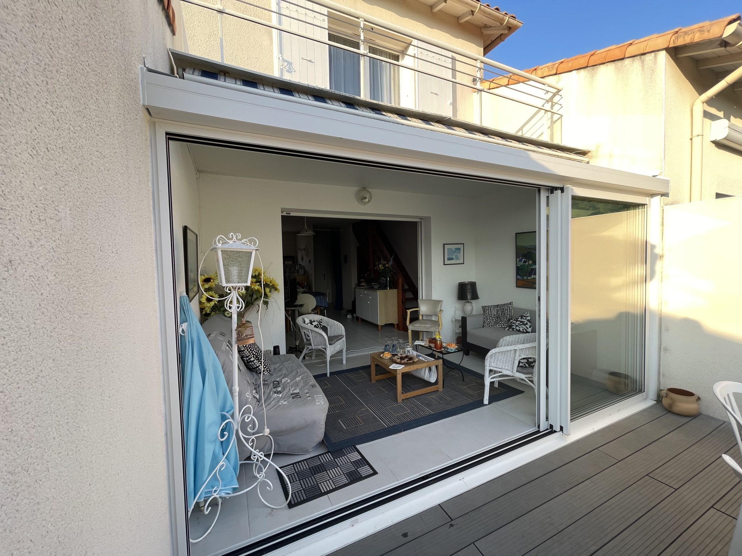 Extension d'une maison avec une baie coulissante à 3 vantaux à Vaux-sur-mer à côté de Royan